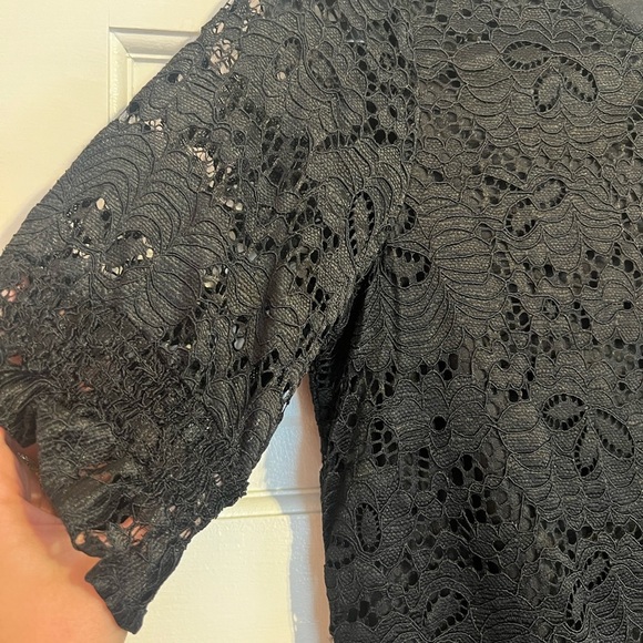 #60 ADRIANNA PAPEL • LACE TOP • UNLINED SLEEVES - Picture 4 of 5